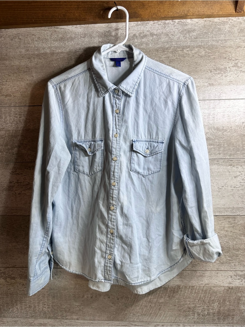 Aeropostale Light Wash Chambray Denim Button Down Shirt Size Large